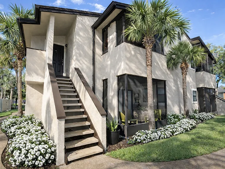 3020 Antique Oaks Cir #132 — Photo 4