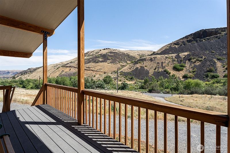 3rd image of 7400 Colockum Road