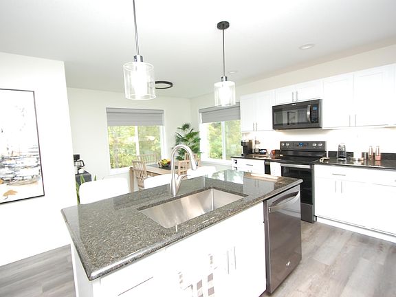 5th image of 479 W River Park Dr #5