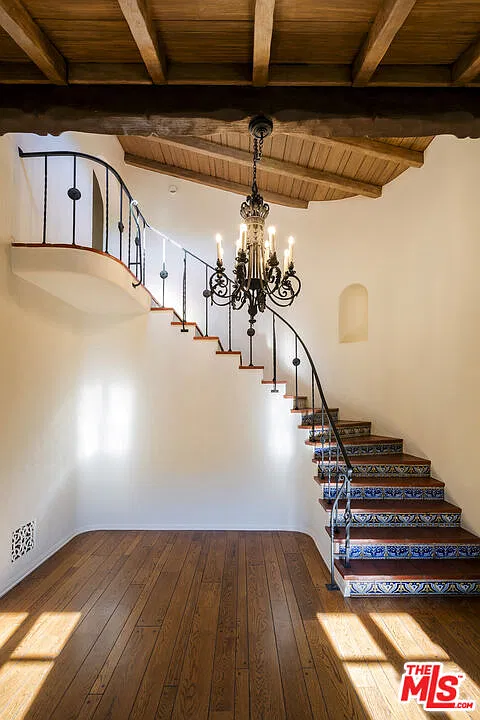 7 bed, 10.0 bath, 9237 sqft, $55,000 — Photo 2