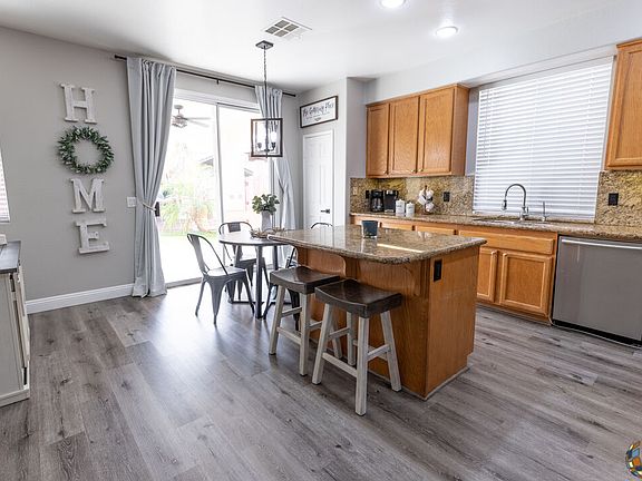 5th image of 610 Silverwood St