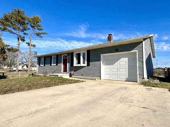 3rd image of 6 Windsor Dr