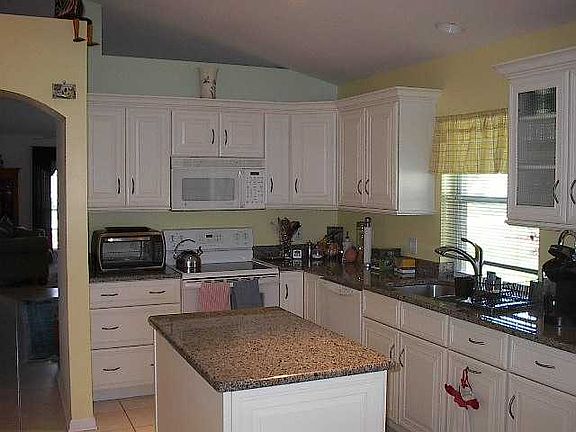 5th image of 901 NW Waterlily Pl