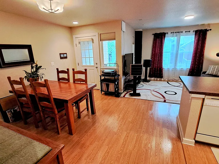 2593 Stonewall Ln — Photo 3