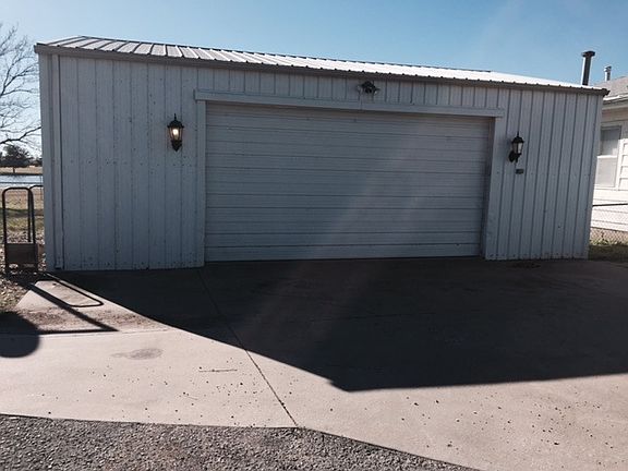detached garage