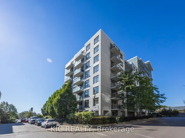 812 Lansdowne Ave #901, Toronto, ON M6H 4K5