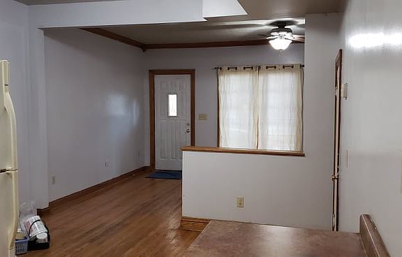 5th image of 415 Thomas Ave