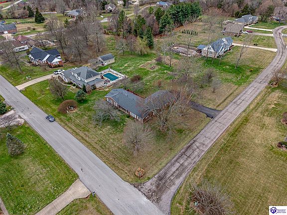 3rd image of 275 Canary Dr