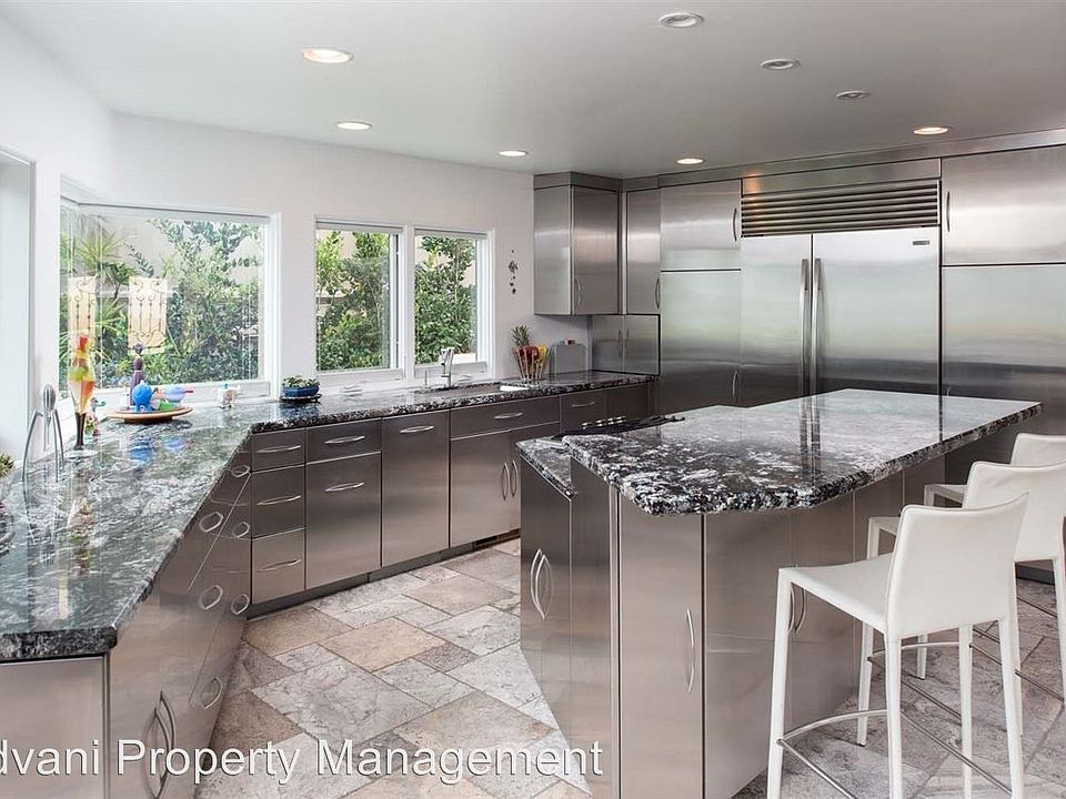 1st image of 4926 Crystal Dr