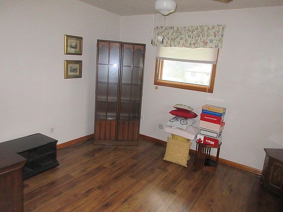 3rd image of 116 Crestview Dr