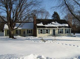 2267 Country Ln, Waterloo, IA 50701