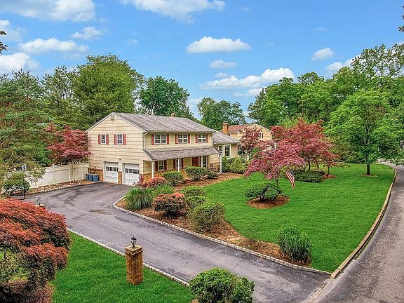 3rd image of 299 River Dr