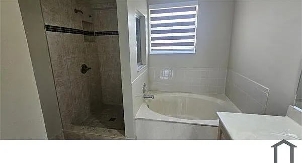 5 bed, 2552 sqft, $4,000 — Photo 3