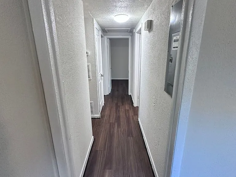 2017 Ella St — Photo 11