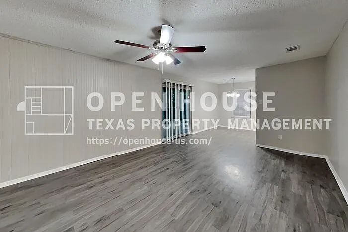 1558 Town Bluff Dr — Photo 3