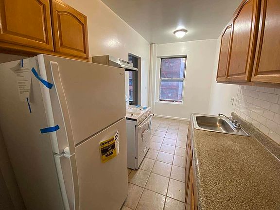 4th image of 8020 Broadway #B4