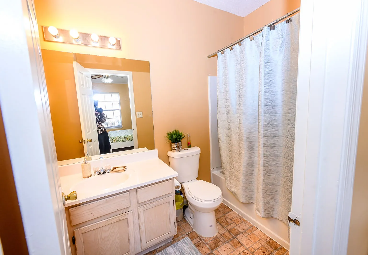 2 bed, 2.5 bath, 1816 sqft, $2,000 — Photo 4