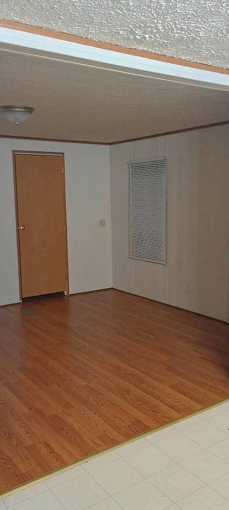 3 bed, 900 sqft, $1,200 — Photo 3