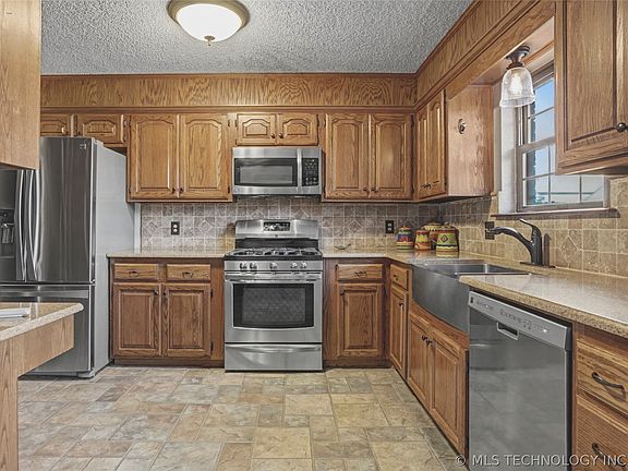 3rd image of 2224 W Louisville St