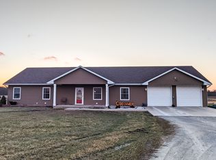10447 N 1775th Rd, Effingham, IL 62401