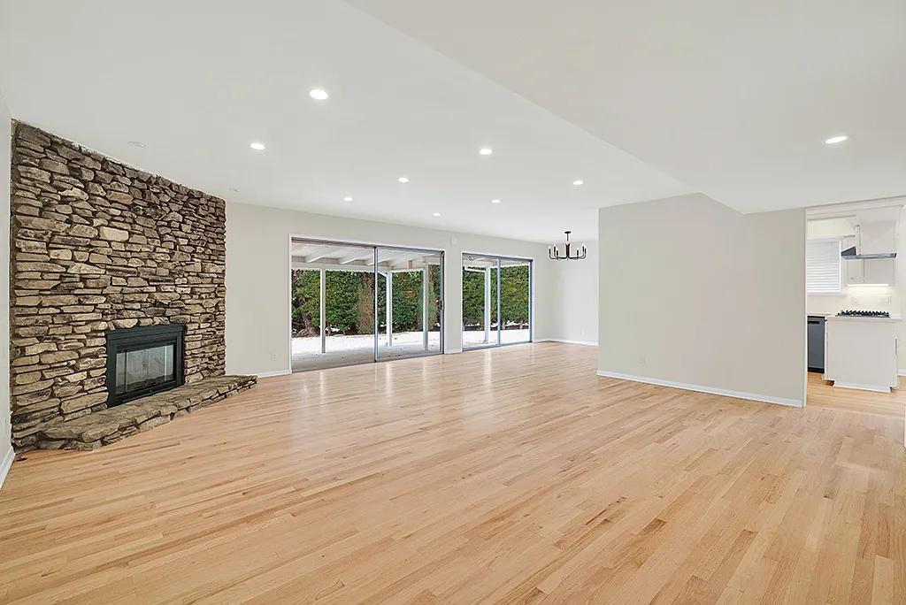 4 bed, 2087 sqft, $6,900 — Photo 2