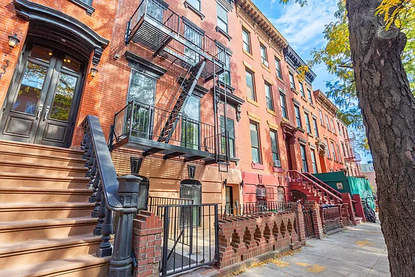 Rented by Reavis | media 24