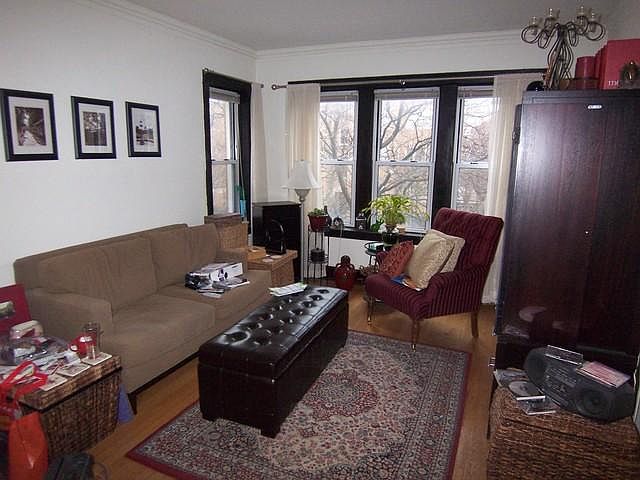 2nd image of 4038 N Southport Ave APT 1E