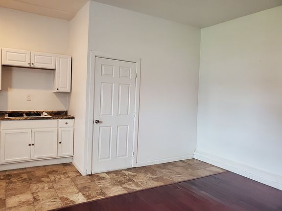 3rd image of 2272 Hemlock Ave #B