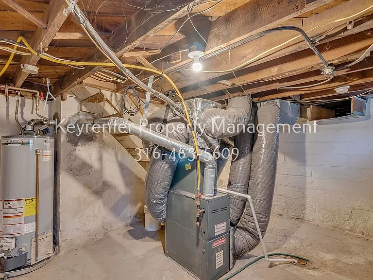 144 S Green St — Photo 21