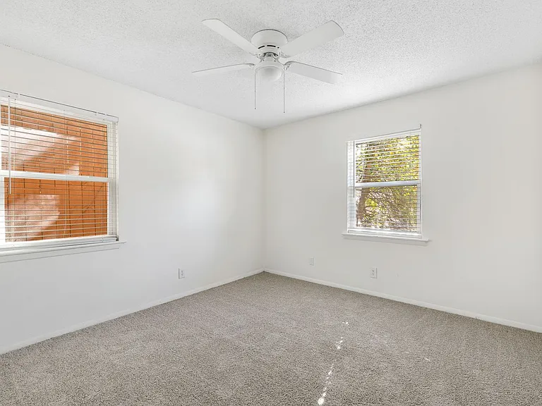 The Riverview — Photo 43