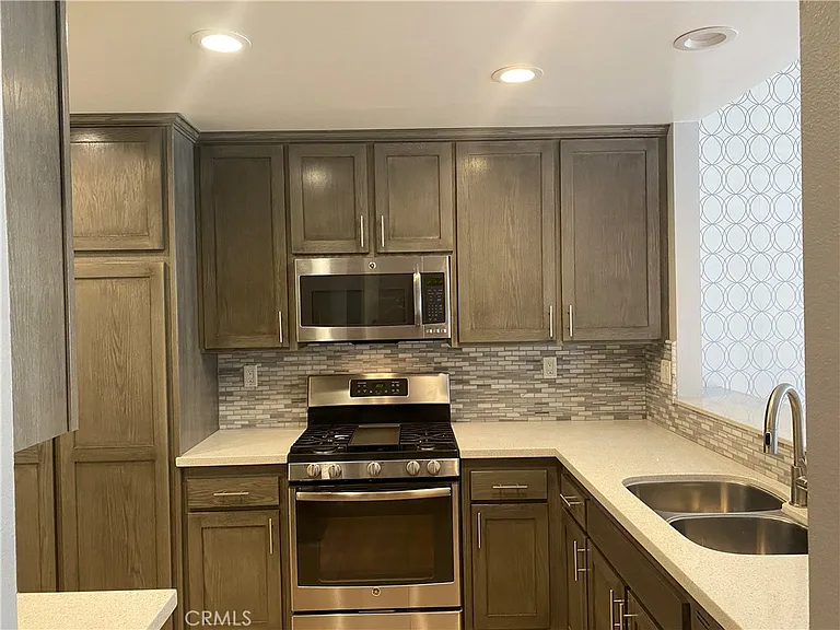 855 Tangerine St — Photo 4