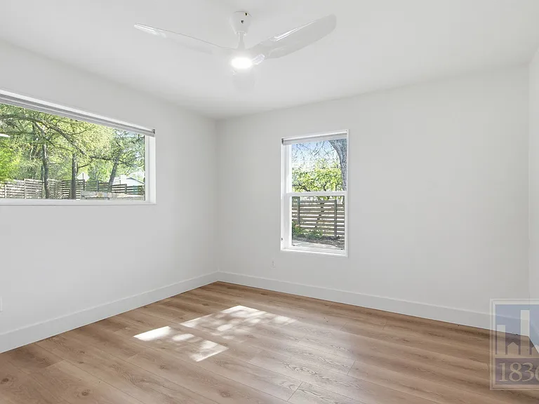 2703 Burleson Rd — Photo 20