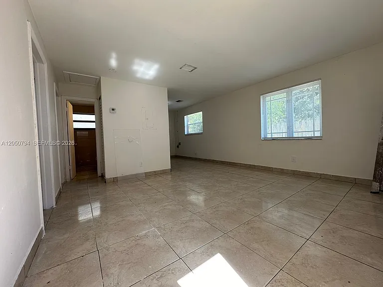 623 NW 9th Ave #3 — Photo 5