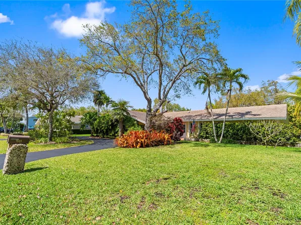 7521 SW 175th St, Palmetto Bay, FL 33157