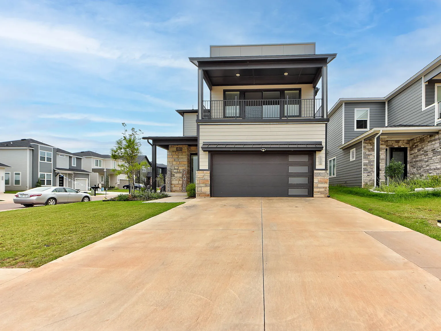 4 bed, 2.5 bath, 1977 sqft, $3,490 — Photo 1
