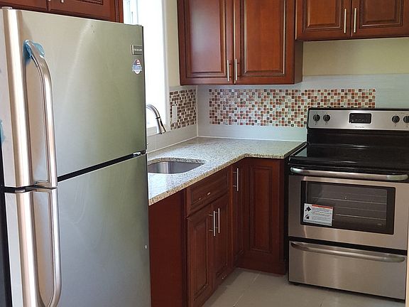 4th image of 3232 Tenbroeck Ave