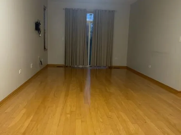 2452 Golf Ridge Cir, Naperville, IL 60563