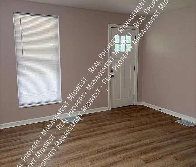 2504 Forest Home Ave — Photo 3
