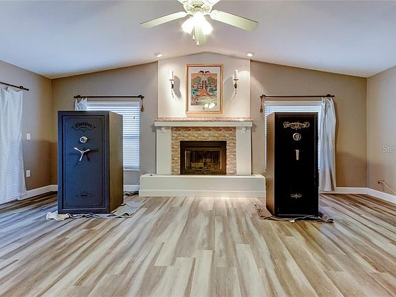 4th image of 214 Lotus Dr