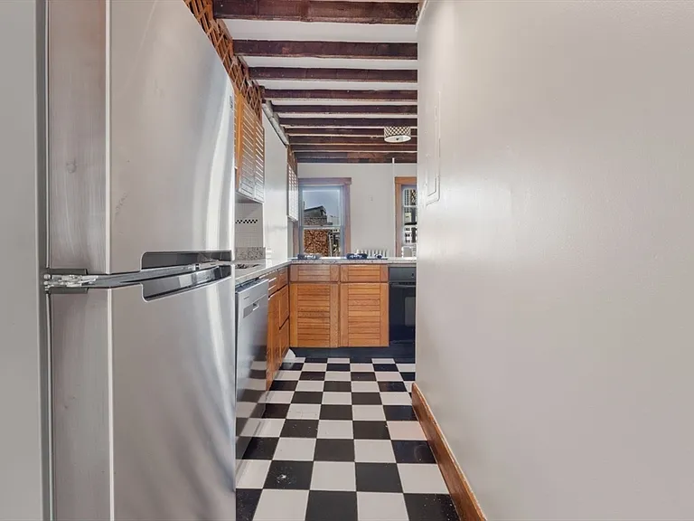 31 Myrtle St #4 — Photo 4
