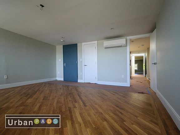 5th image of 261 Jefferson Ave APT 9