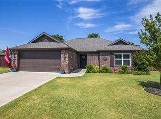 1075 Washburn Dr, Pea Ridge, AR 72751