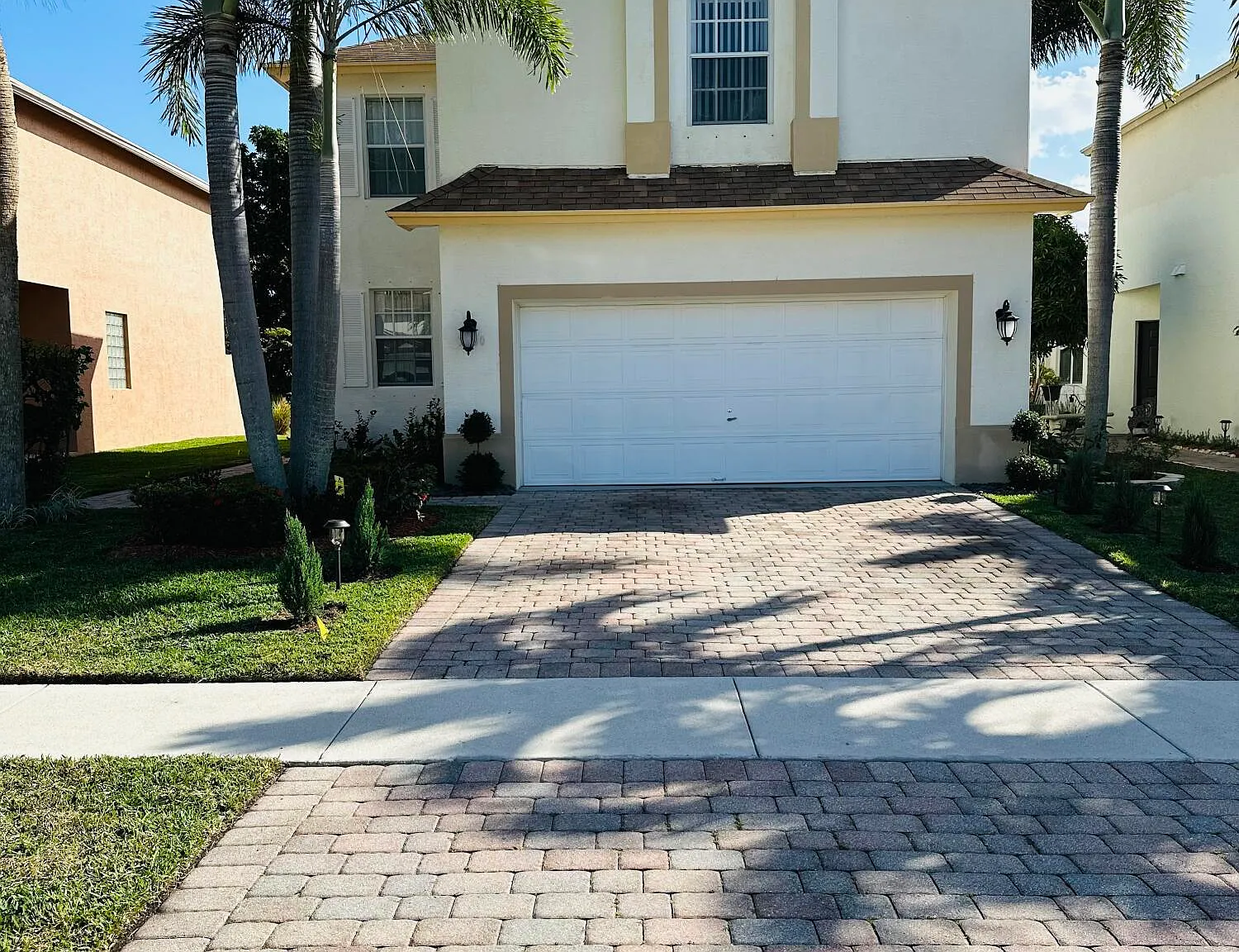 3 bed, 2.5 bath, 1837 sqft, $3,200 — Photo 1
