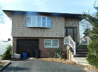 296 W 5th St, Deer Park, NY