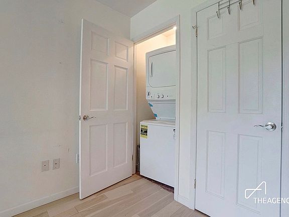 5th image of 4333 42nd St APT 4B