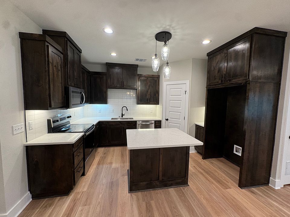 1st image of 3326 Edgewood Dr