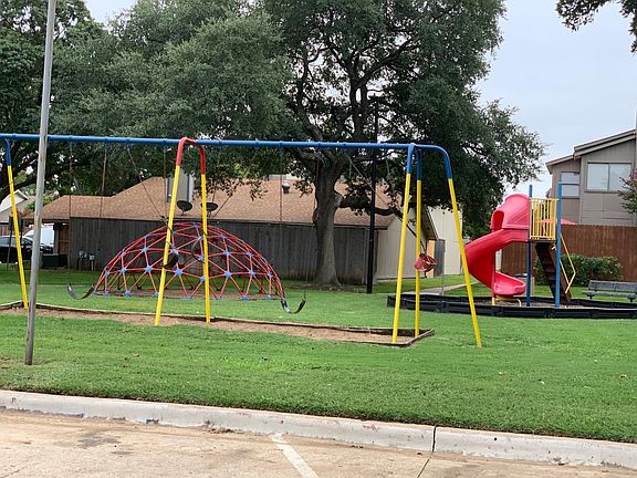 4th image of 2905 Nova Dr