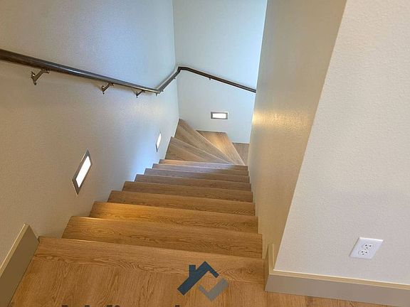 3rd image of 231 W Sumach St