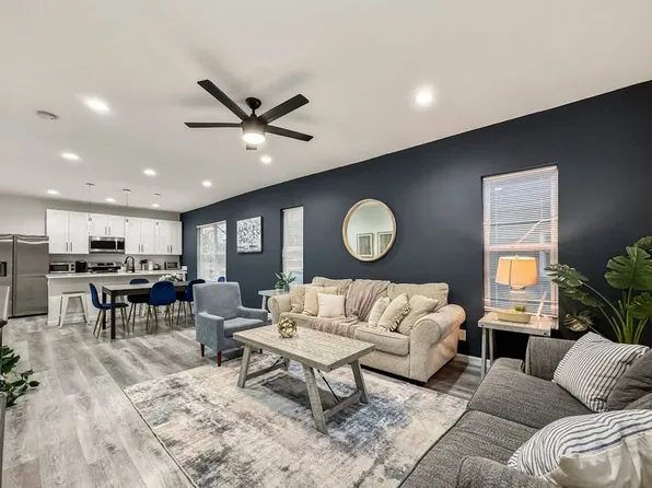 1117 N Bishop Ave, Dallas, TX