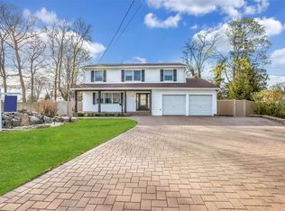 31 Plum Pl, Islip, NY 11751